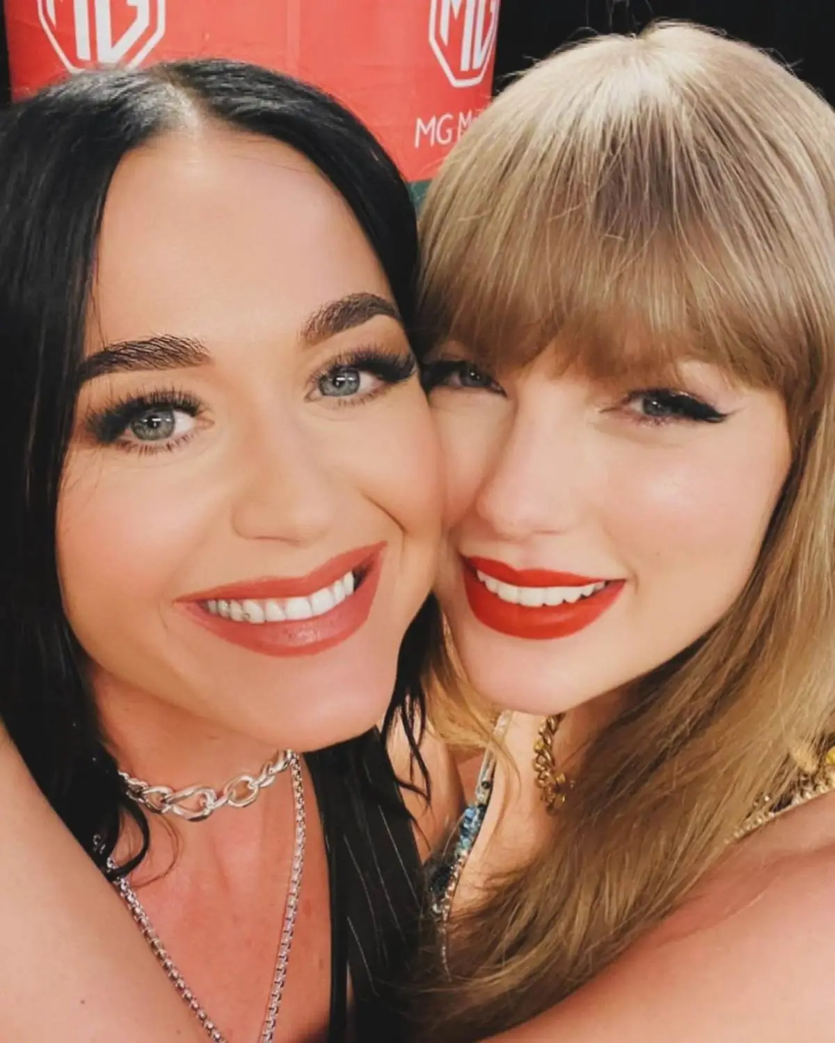 katy-perry-taylor-swift (1).jpg