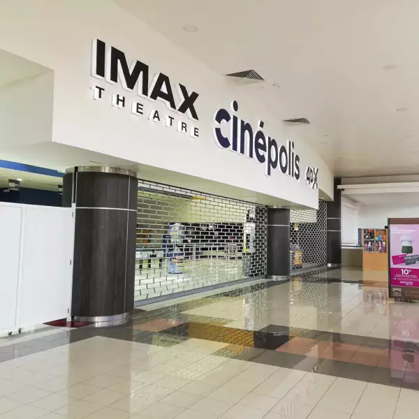 Endurecen medidas de prevención ante COVID-19 en el Edomex cerrando negocios como cines, centros comerciales, tiendas departamentales entre otros.