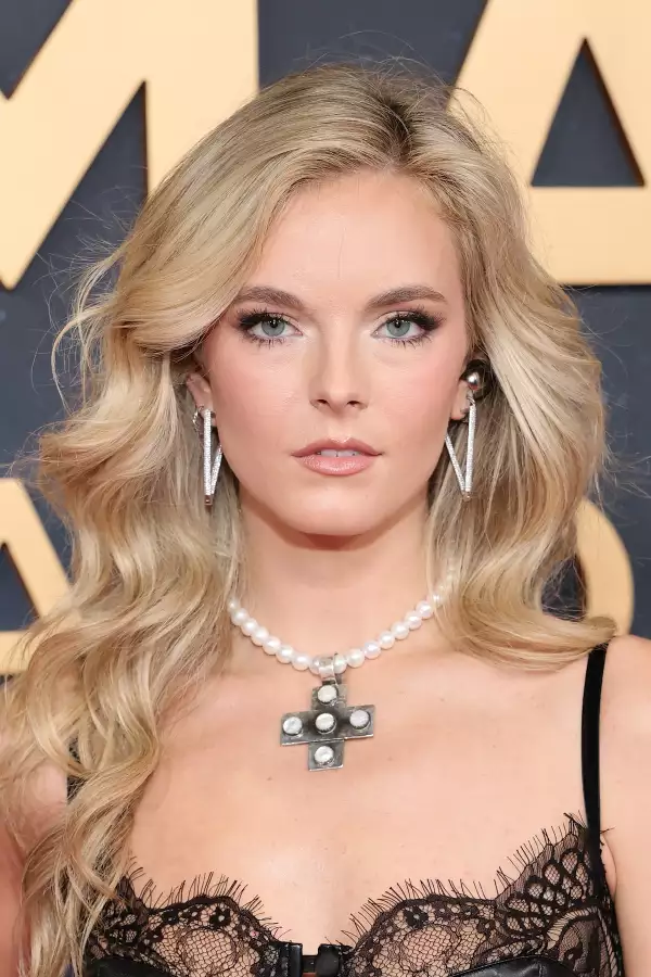 The 59th Annual CMA Awards - Arrivals