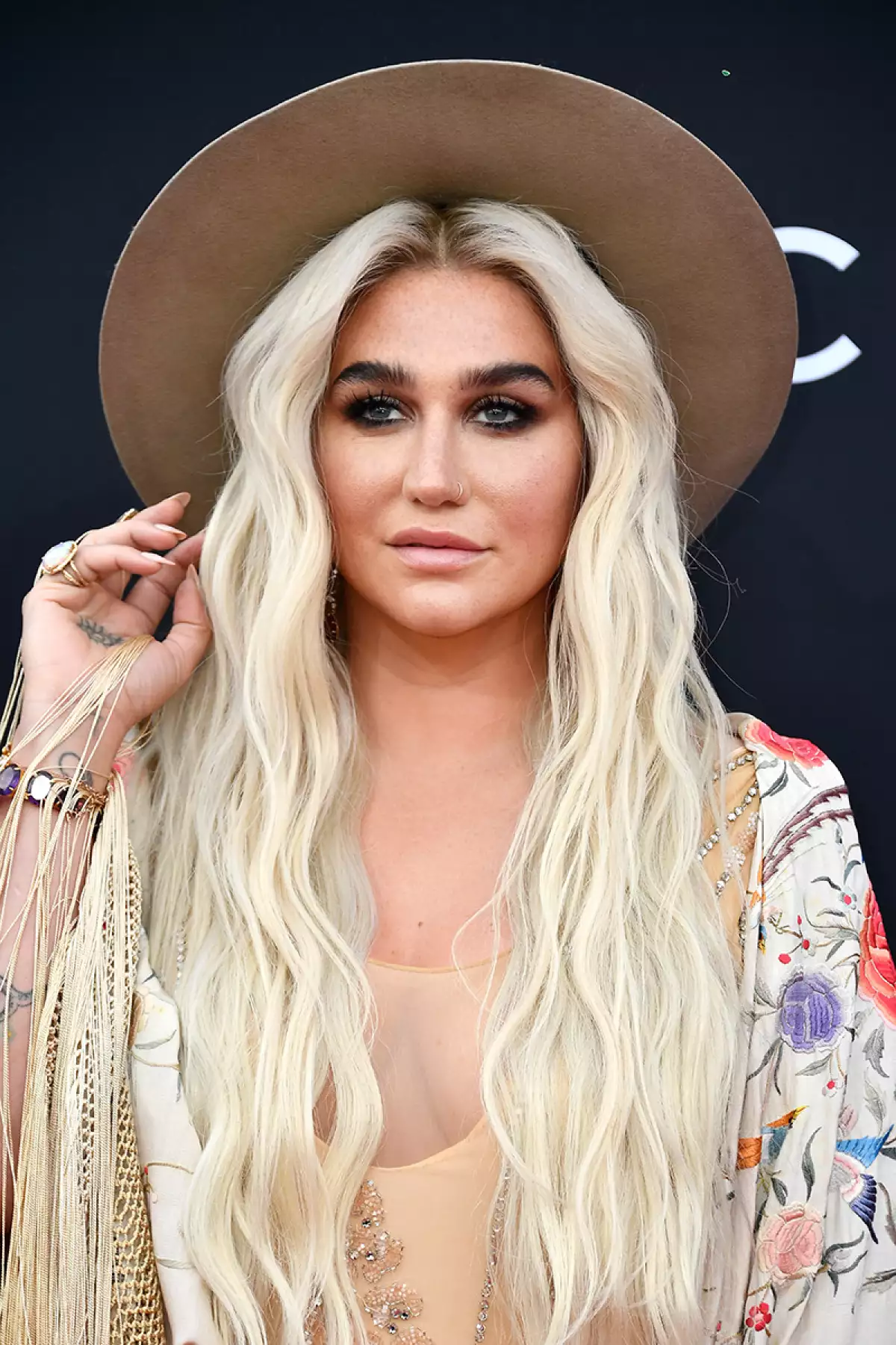 Kesha y Katy Perry criticadas por relacionarlas con asesino en serie Jeffrey Dahmer