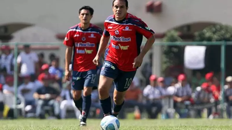 El jugador mexicano firmó con el club de primera a