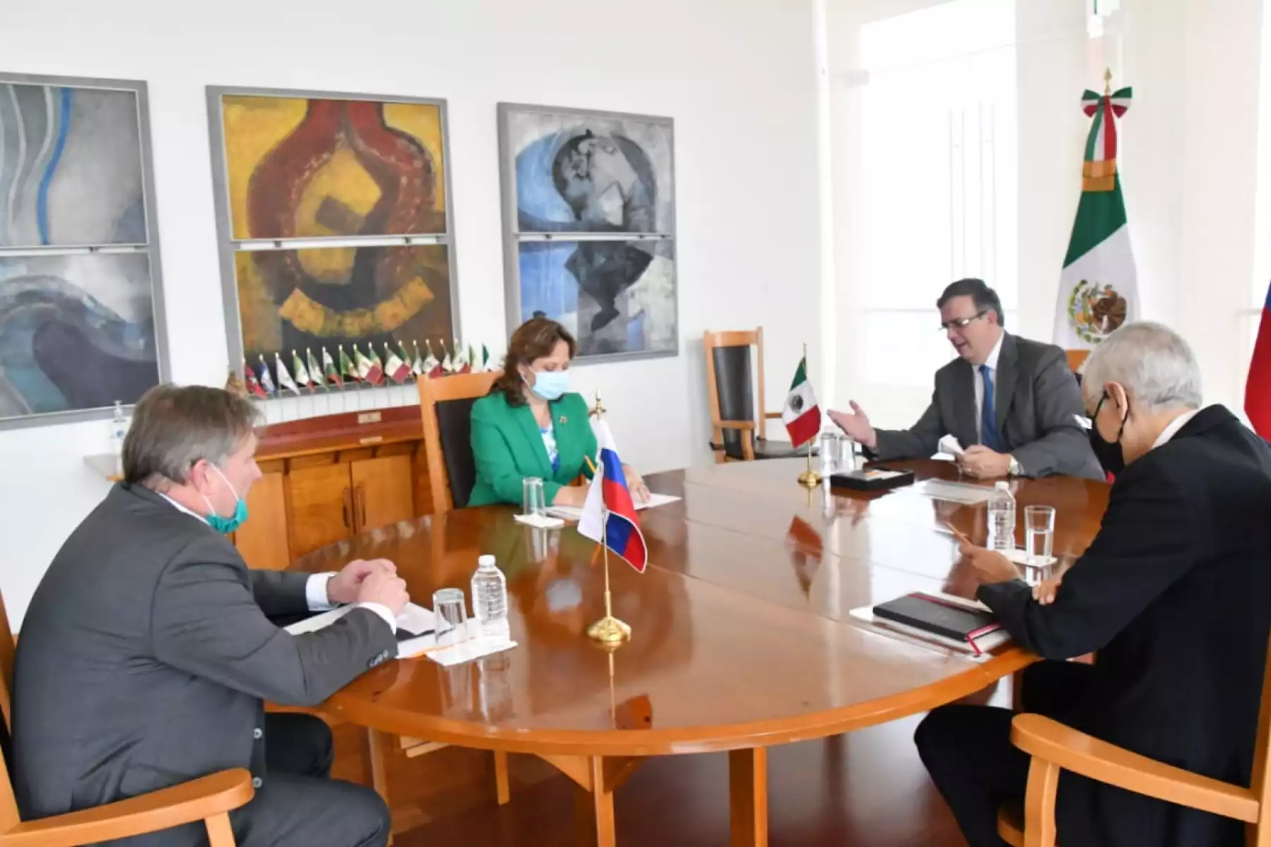 Ebrard Rusia