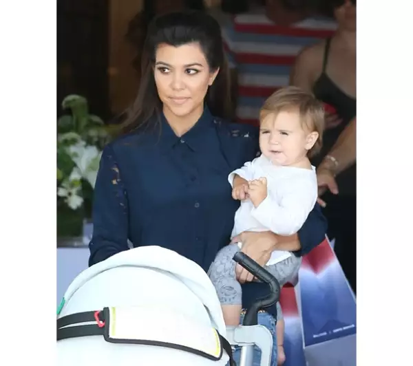 Kourtney Kardashian con Penélope, su segunda hija.