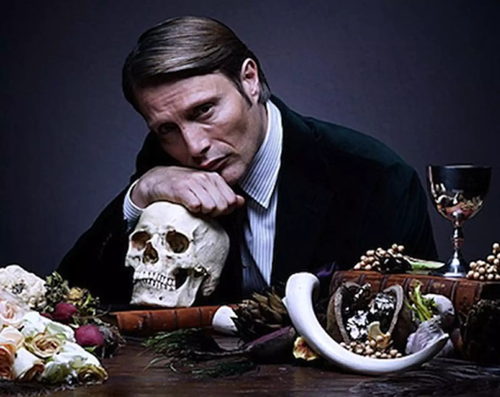 Esta serie es de terror pero su encanto se encuentra en el suspenso. Aunque puedes creer que ya has escuchado la historia mil veces, te aseguramos que esta serie te sorprenderá gratamente. Te dejam...