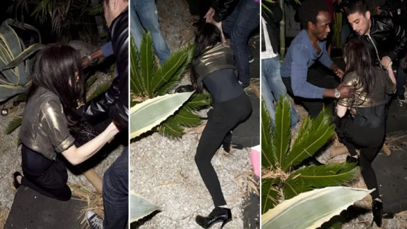 Al llegar a casa de una amiga en Hollywood y ser sorprendida por varios fotógrafos, la artista perdió el equilibrio y cayó sobre una jardinera.