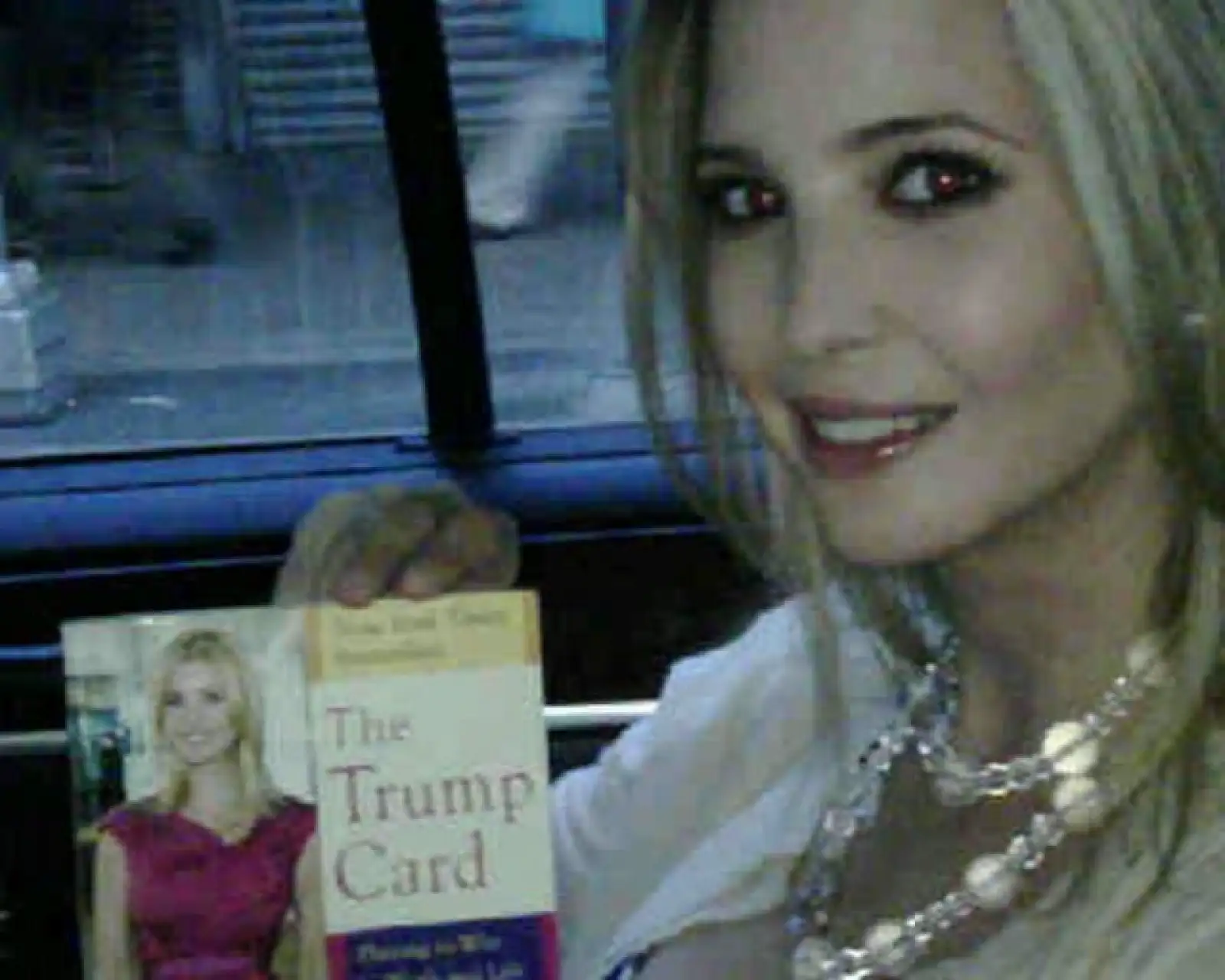 Ivanka Trump aprovechó su página personal de Twitter para promocionar su libro.