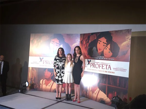 Salma acompañada por Loreto Peralta y Sandra Echeverría.