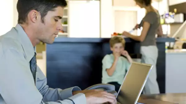 Un desafío que enfrenta el ‘home office’ es la falta de infraestructura, según el análisis de Manpower. (Foto: ThinkStock)