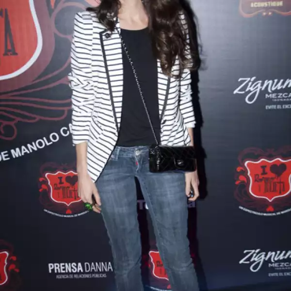 Cecilia Suárez causó revuelo en la alfombra roja pero no quiso dar declaraciones a los reporteros.