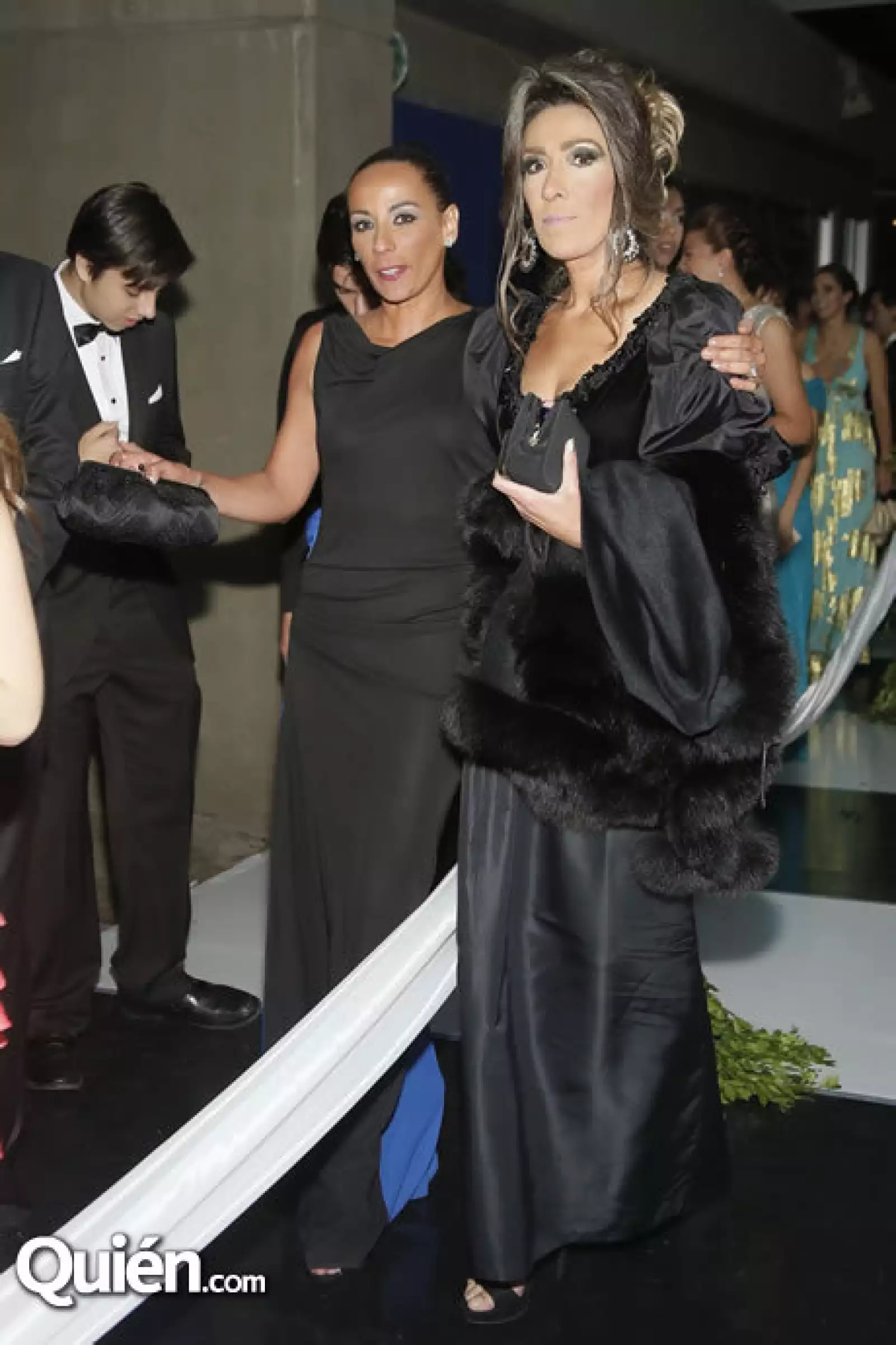 Consuelo Duval,Lourdes Duval