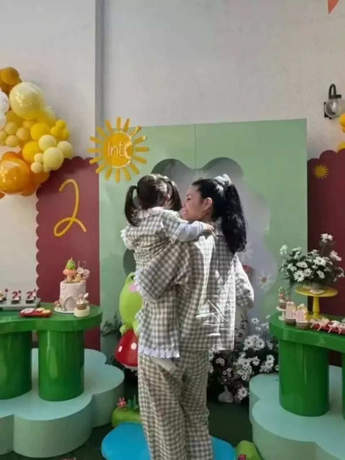 ?url=https%3A%2F%2Fcdn 3.expansion.mx%2F2f%2F81%2Fc8fc011f4470aa75cf307af3e2aa%2Fbefunky photo 2 - Así celebró Cazzu el segundo cumpleaños de su hija Inti