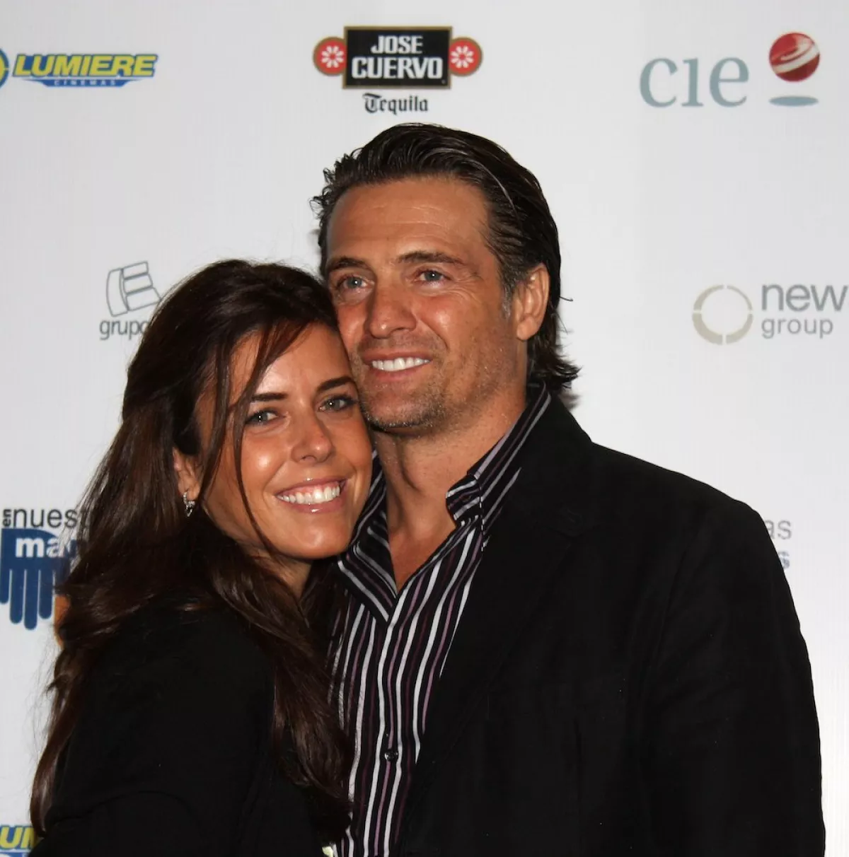 Alfombra roja para presentar la fundacion En Nuestras Manos dentro del Centro Comercial Arcos Bosques en Santa Fe, Ciudad de Mexico.