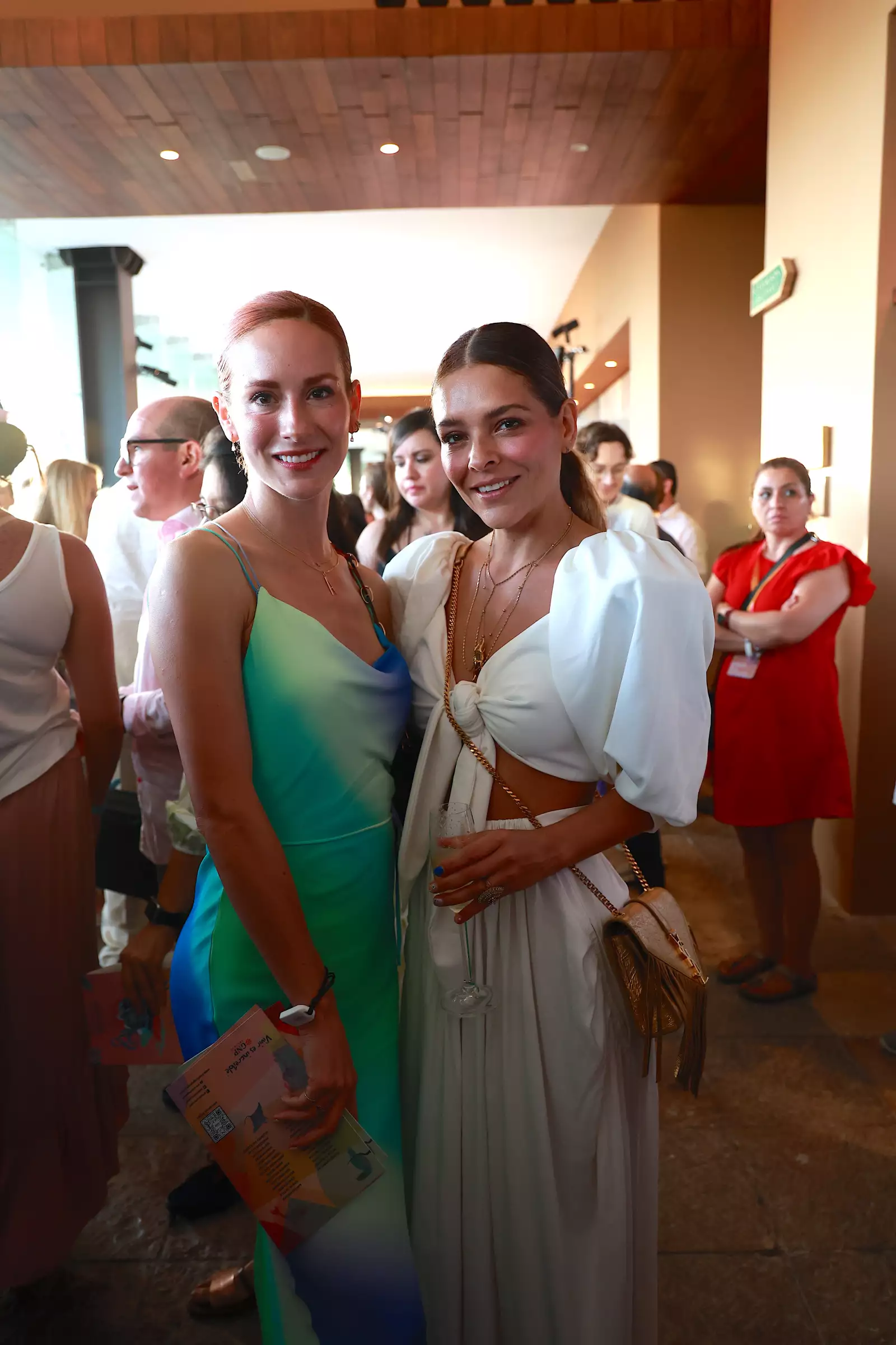 Alicia Moreno  y Grettell Valdez