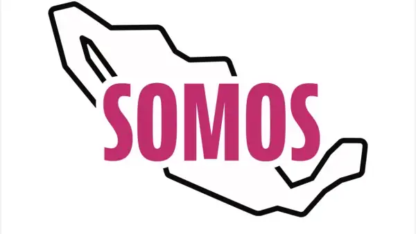 El nuevo logo de Somos México tiene en color rosa la palabra "Somos" sobrepuesta a la silueta, marcada en color negro, de la República Mexicana.