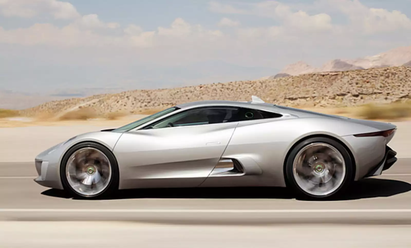 Aproximadamente el 50% de los materiales utilizados en el vehículo son reciclados.