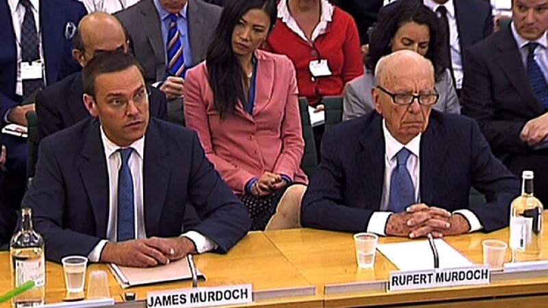 James y Rupert Murdoch - parlamento RU