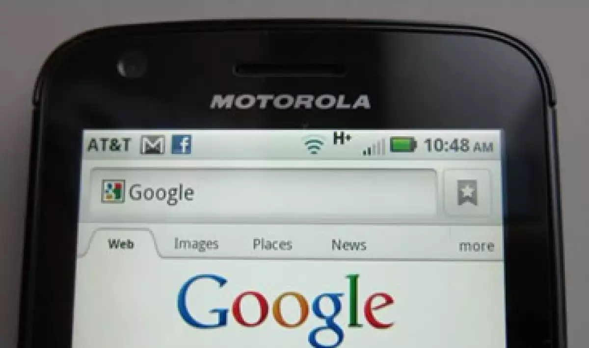 Nombres como Googmoto o Moogle, fueron los propuestos por los lectores de CNNExpansión, para el primer móvile de la alianza Google-Motorola. (Foto: Reuters)