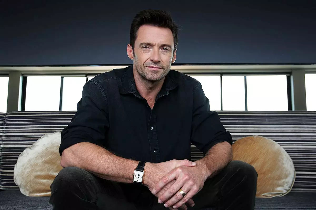 Hugh Jackman fue criado por su padre, ChrisHugh Jackman fue criado por su padre, Christopher Jackman, cuando su madre los abandonó.topher Jackman, cuando su madre los abandonó.