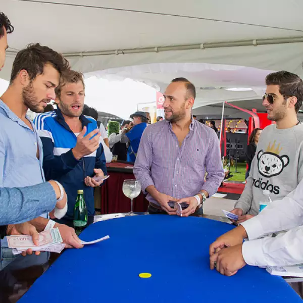 El dinero podía parecer de juguete, pero no lo iba a ser tanto cuando llegara la hora de la subasta