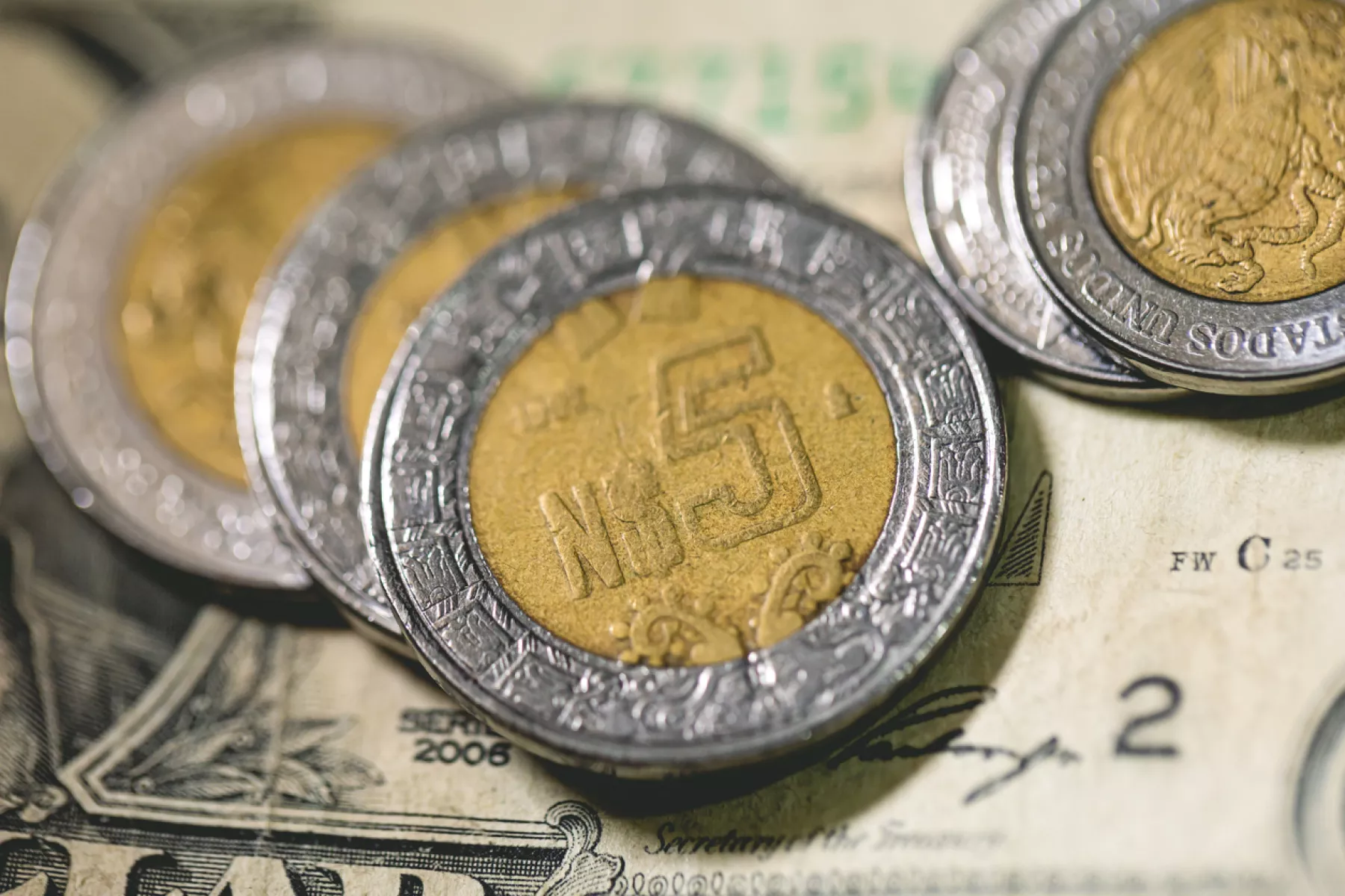 Peso mexicano hoy, 25 de noviembre: avanza por debilidad del dólar