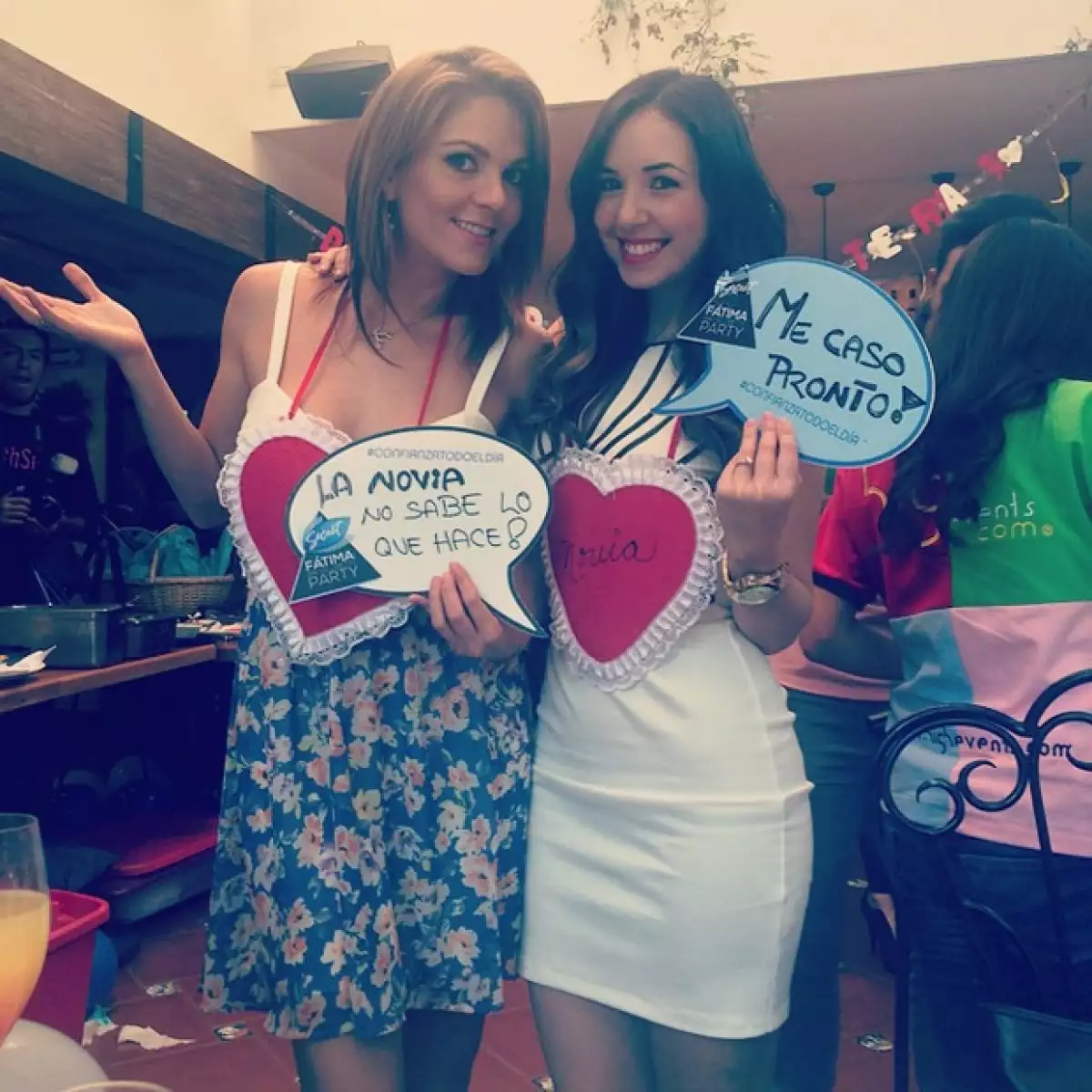 En compañía de su hermana Andrea Torre y Zoraida Gomez, la actriz de 26 años festejó con una divertida fiesta que pronto se casará con el publirrelacionista Héctor Salazar.