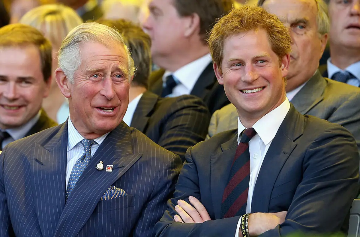 Rey Carlos III y príncipe Harry