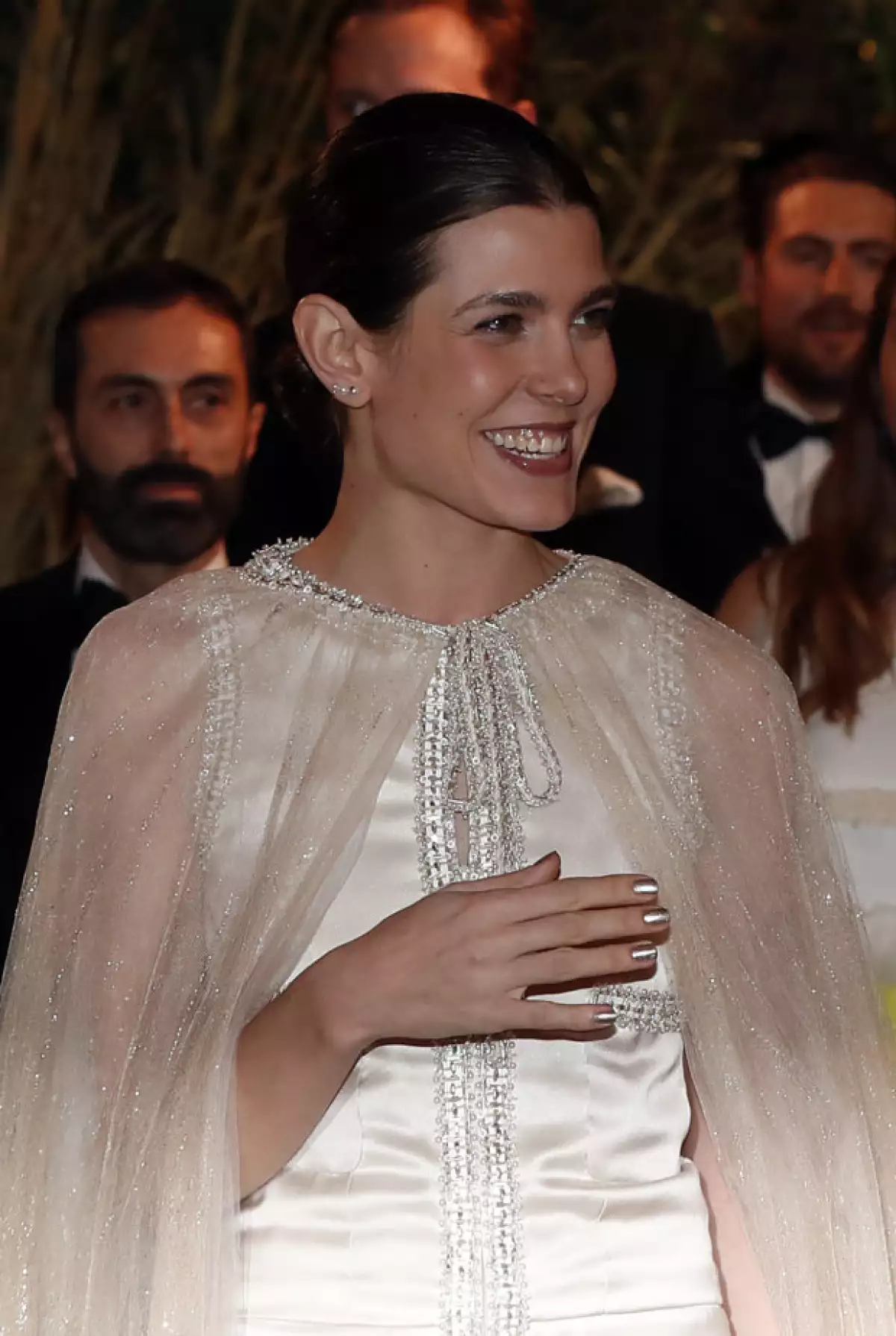 Durante el Baile de la Rosa, el vientre de la princesa se veía un poco voluminoso, lo que provocó que la prensa internacional comenzara a decir que se trata de un nuevo bebé. ¿Será?