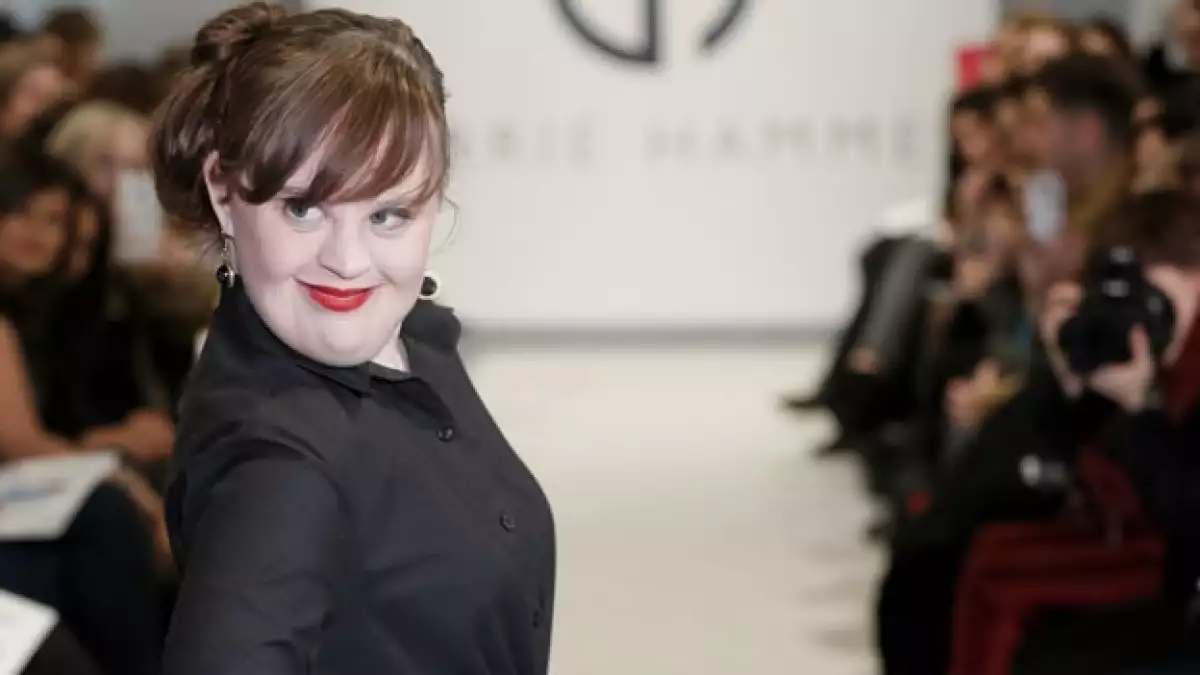 Jamie Brewer hace historia este jueves al participar en la Semana de la Moda de Nueva York