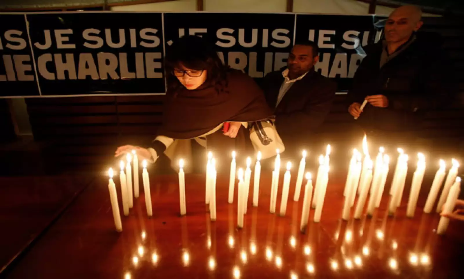 Encencieron veladoras por las víctimas.