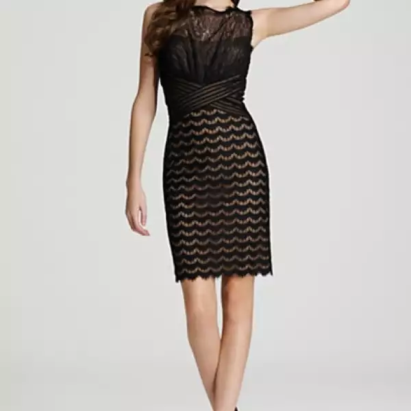 Para tu pedida lucir formal es la mejor opción, un vestido negro siempre será una pieza segura.