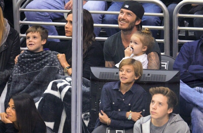 La familia completa disfrutó de una noche de deportes en el Staples Center.