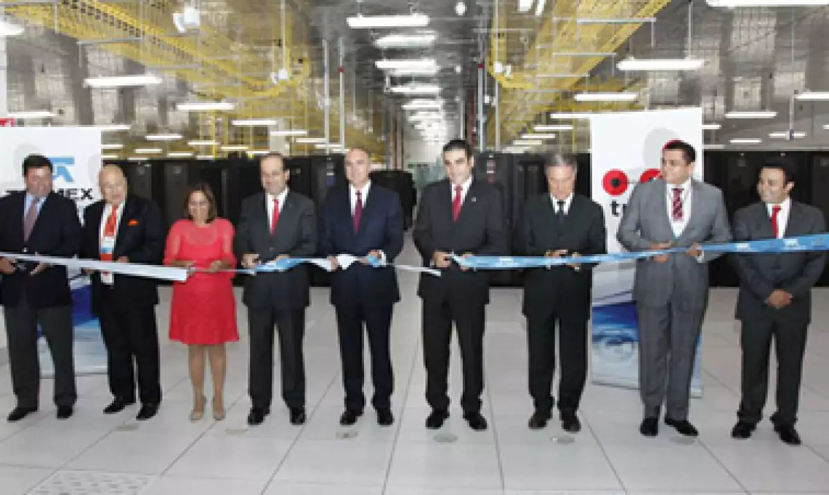 Autoridades estatales y de Telmex encabezaron la inauguración de las instalaciones. (Foto: Tomada del sitio http://blog.telmex.com/)