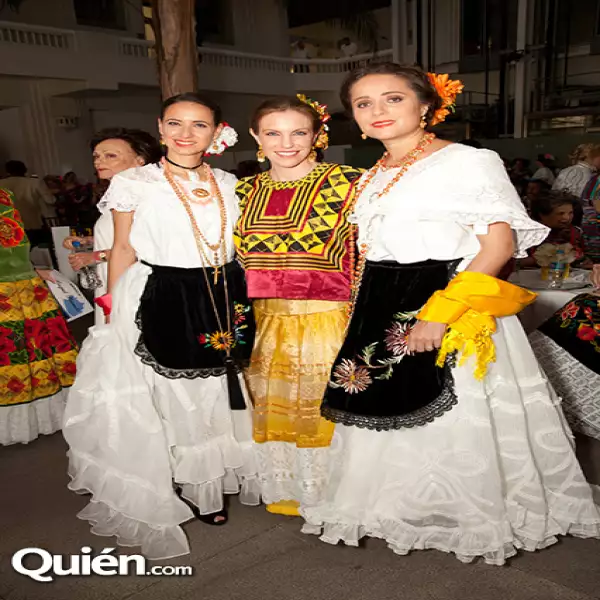 Cecilia Salinas,Ninfa Salinas,Natalia Esponda