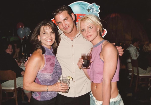 BRITNEY SPEARS AND HER FAMILY AT