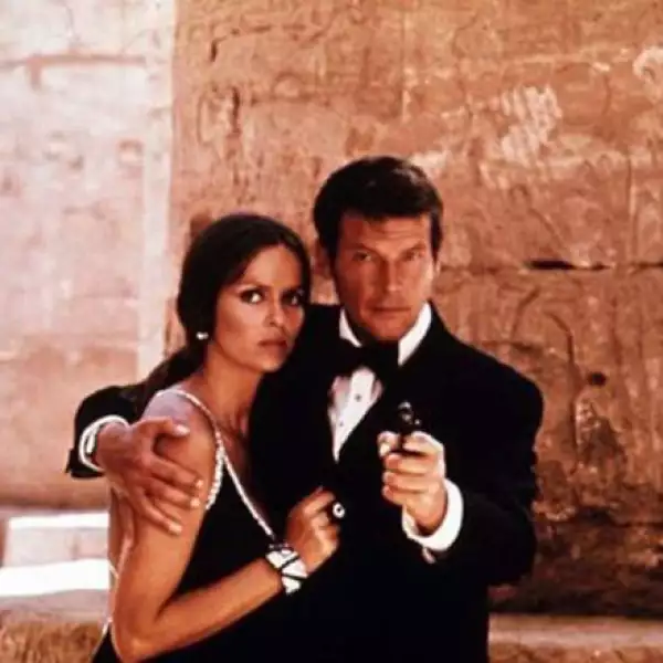 Antes de que contrajera nupcias con el ex beatle Ringo Star, Barbara Bach encarnó a una de las chicas Bond más sexys a lado de Roger Moore en `The spy who loved me´ en 1977.