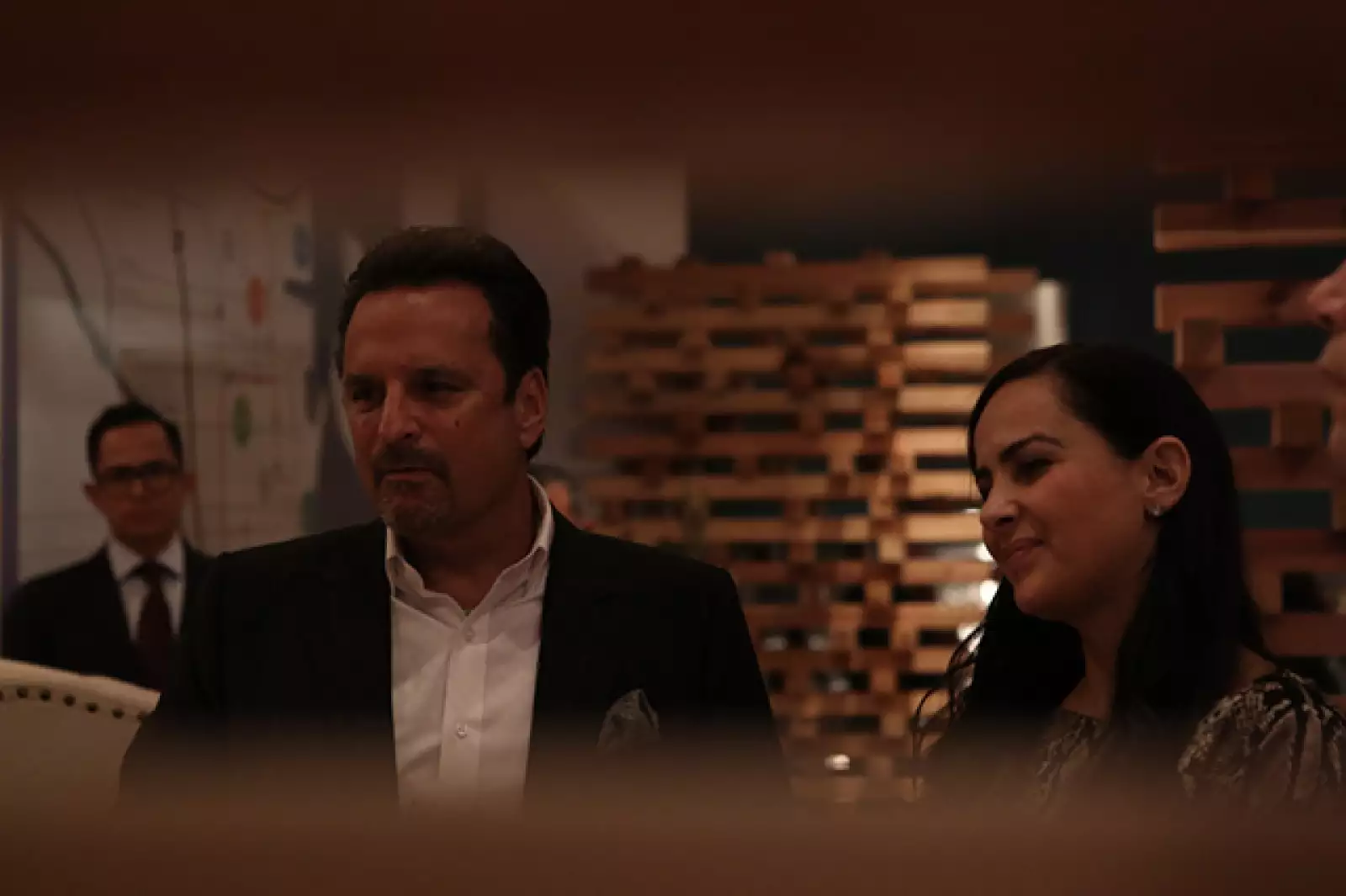 Robert Thorne,Perla Machain