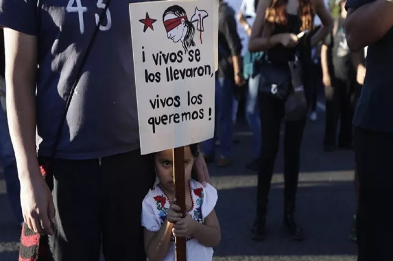 El hashtag busca internacionalizar la desaparición de los 43 normalistas, igual que lo hizo #BringBackOurGirls en mayo pasado tras el secuestro de 300 niñas nigerianas por un grupo islamista.