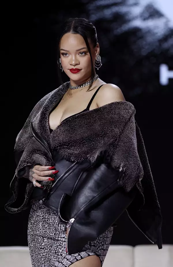 Rihanna reaparece ante los medios antes del show de medio tiempo del Super Bowl