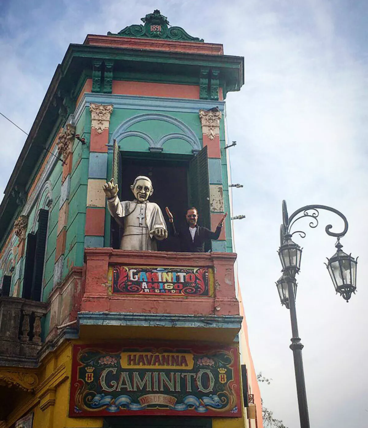 La pareja visitó Caminito en Buenos Aires.