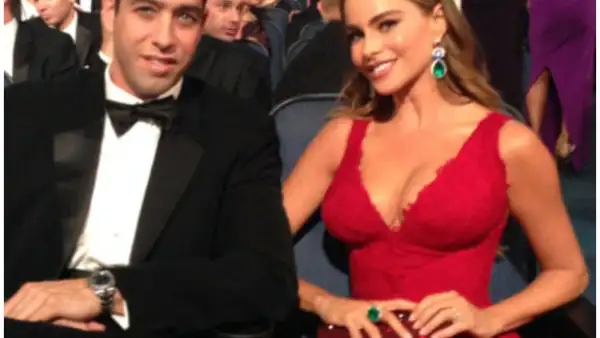 Pese a los rumores de separación, la actriz colombiana y el empresario aparecieron juntos en la ceremonia de los Emmy.