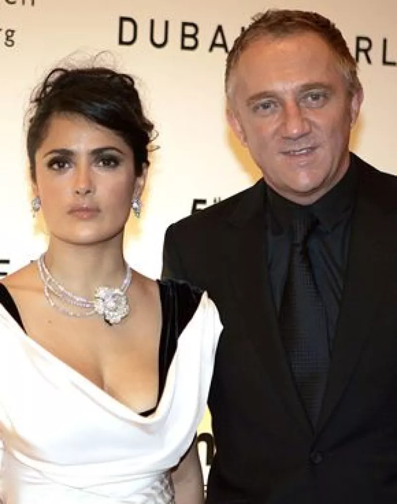 La actriz fue captada al abordar un avión junto a su hija Valentina y a su ex, Henri-Pinault.
