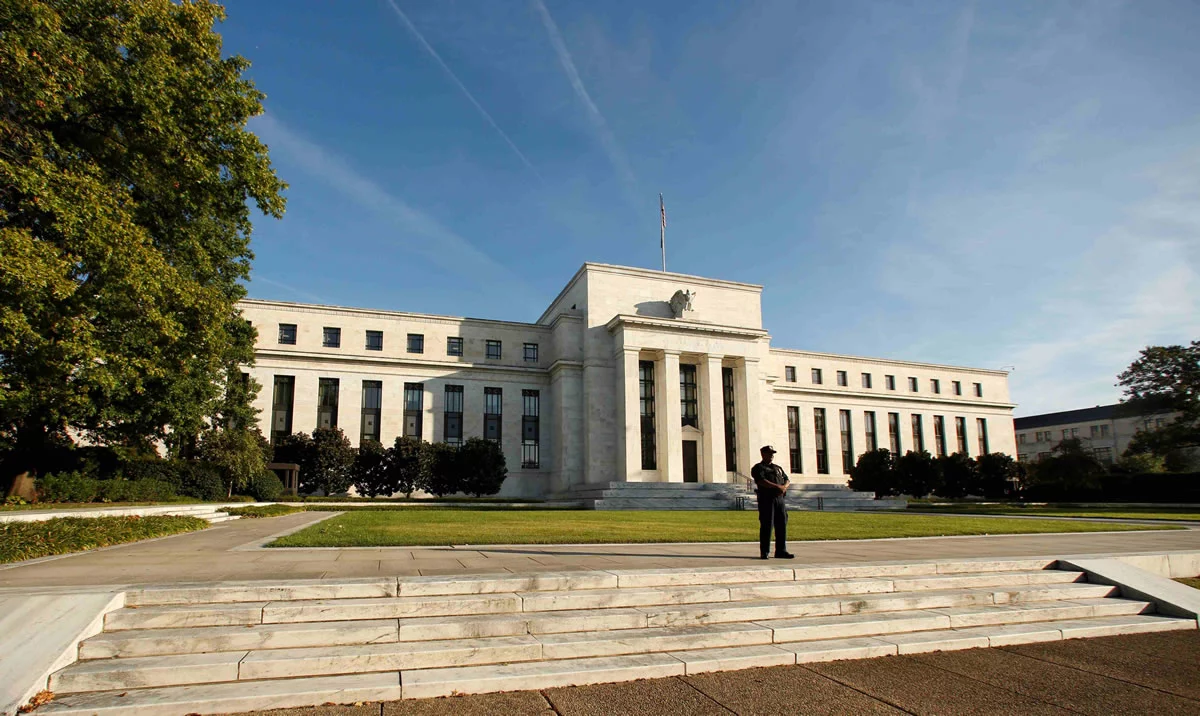 En noviembre, la Fed lanzó un programa de compra de bonos del tesoro por 600,000 mdd. (Foto: AP)