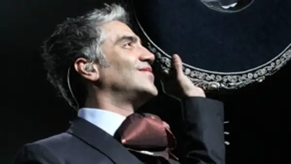 Con el fin de tener un encuentro más íntimo con sus seguidores, el cantante Alejandro Fernández se reunirá con 10 de ellos en una cena que se efectuará en Puerto Vallarta, Jalisco, en febrero de 2010.
