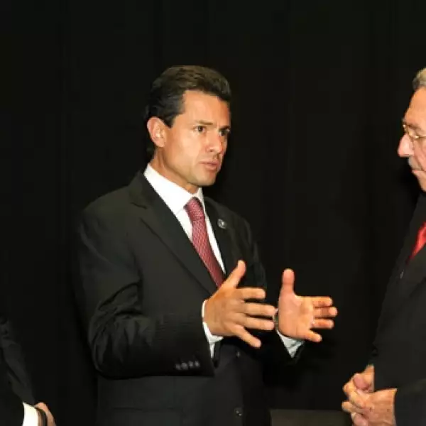 peña nieto_y_ raul castro_ 4
