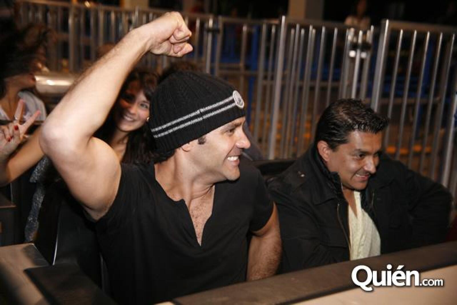 Valentino Lanús festeja en Six Flags