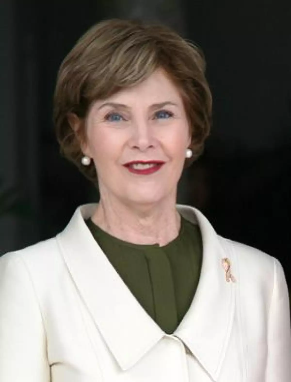 La esposa del todavía presidente de EUA ya ha hablado con algunos editores sobre su obra.