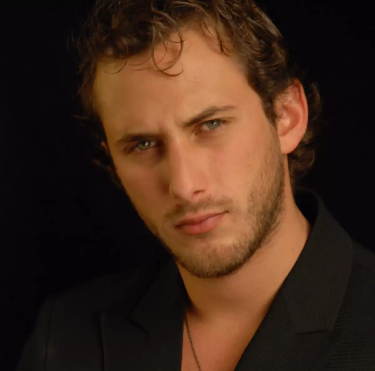 Sebastian Zurita, uno de los guapos del momento.