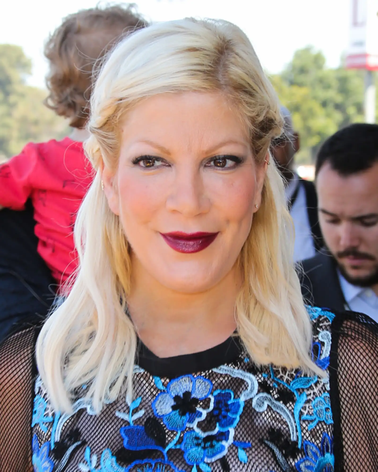 Tori Spelling también es mamá de 4 y también le queda de maravilla. Por lo que vemos, ¡entre más, mejor!