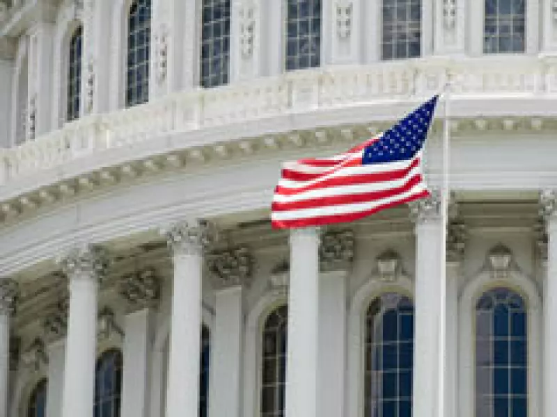 Los legisladores negociarán una versión final del plan de rescate económico. (Foto: Archivo)