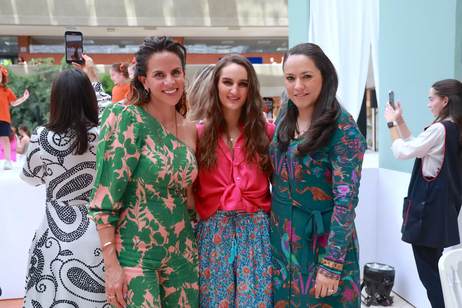  Hilda Ortíz , María Cattori y Maite Nava 